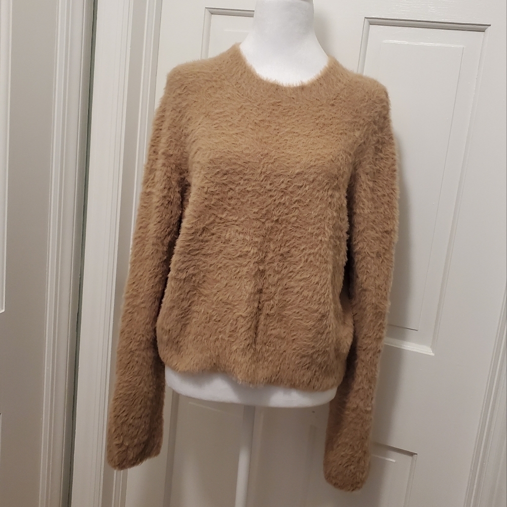 House of Harlow 1960 Beige Furry Cropped style Knit sweater size Large, soft
